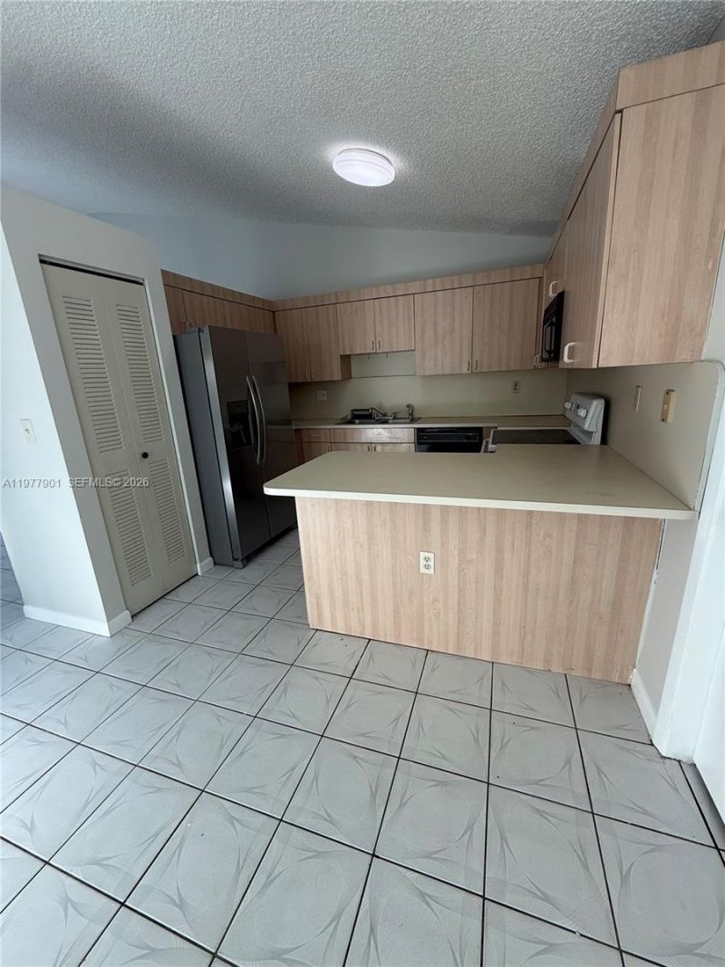 2566 W 73rd Pl, Hialeah, FL 33016 Photo