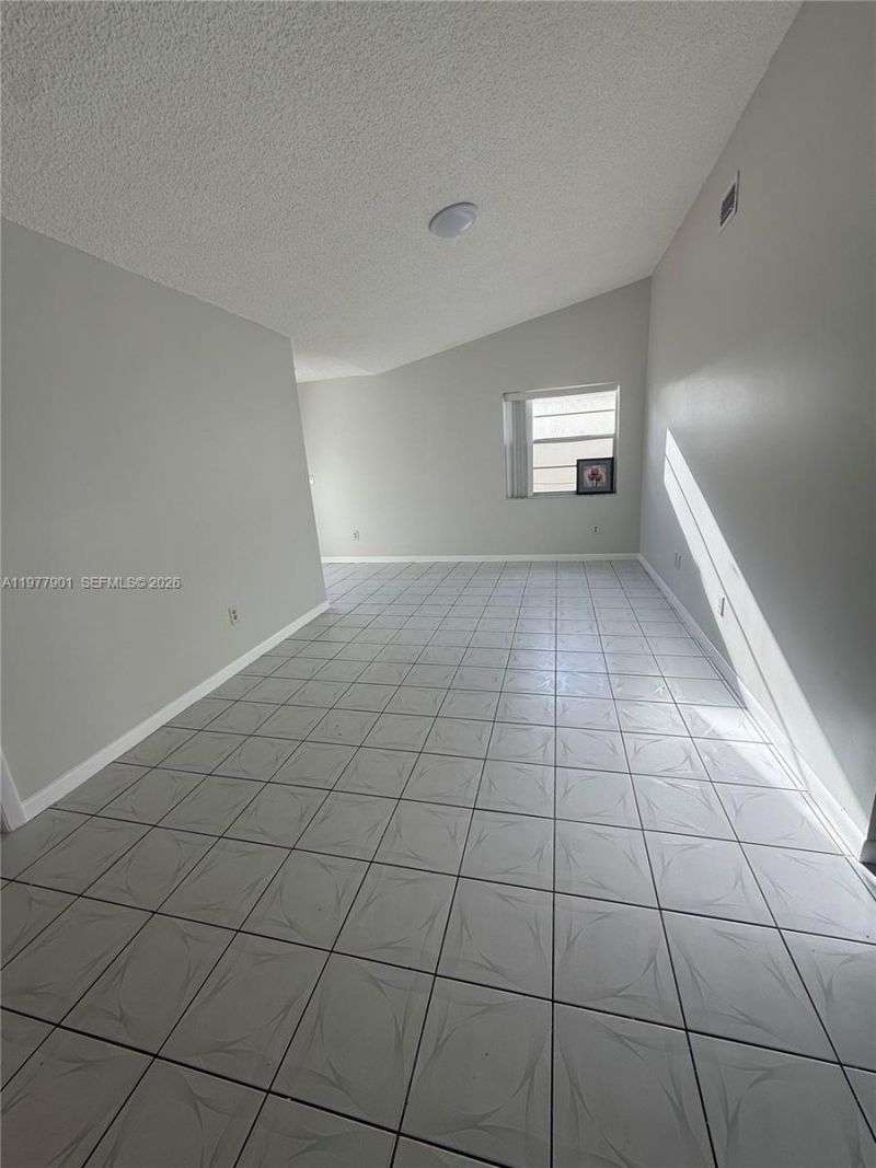 2566 W 73rd Pl, Hialeah, FL 33016 Photo