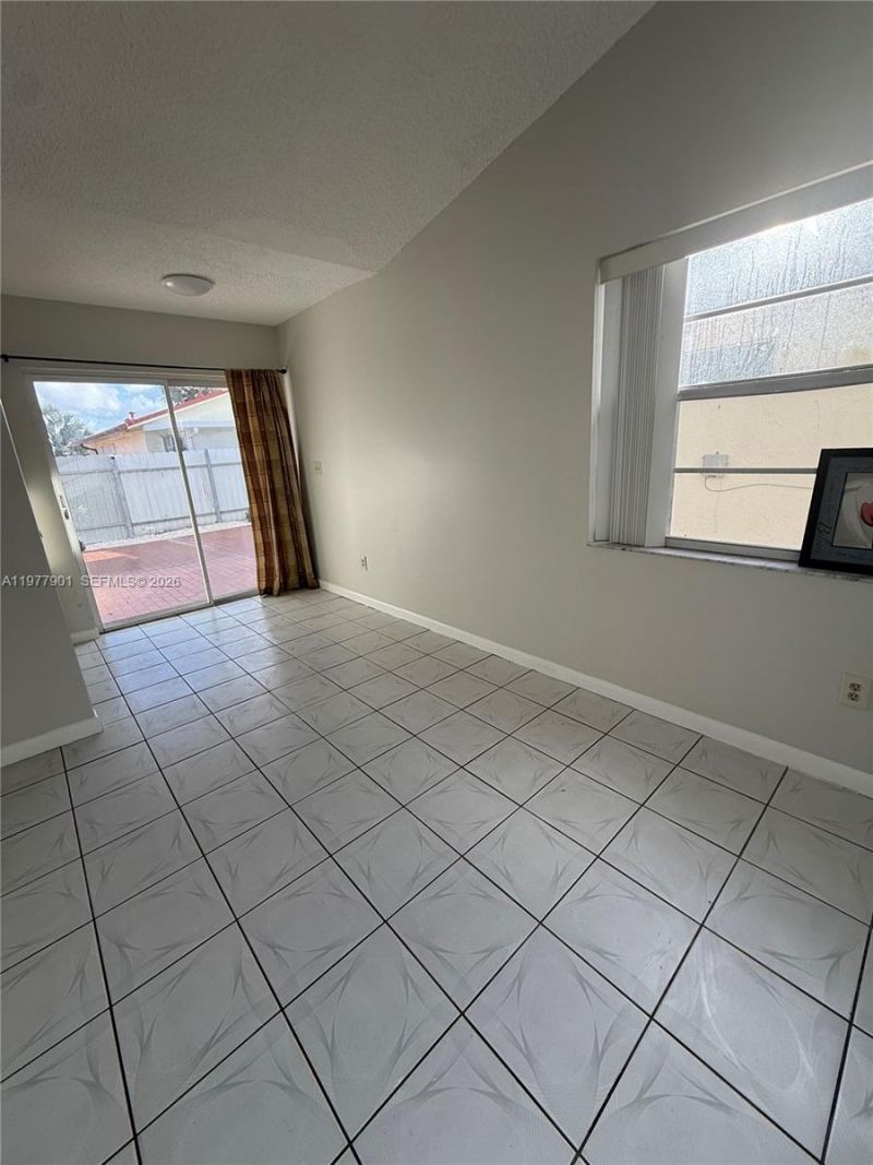 2566 W 73rd Pl , Hialeah, FL 33016 Photo