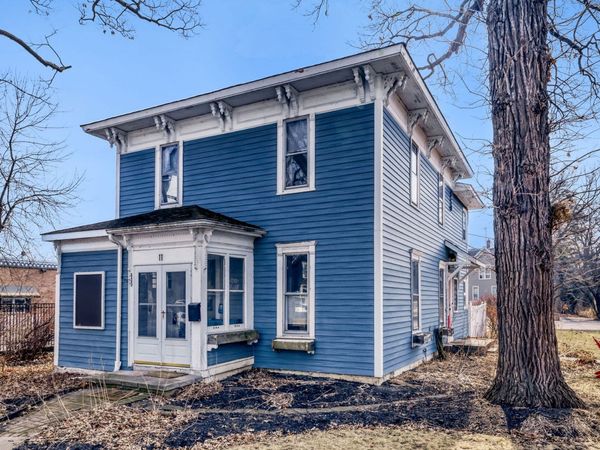 11 S Lake Street , Grayslake, IL 60030