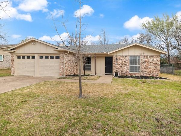 1715 Galahad Lane, Arlington, TX 76014