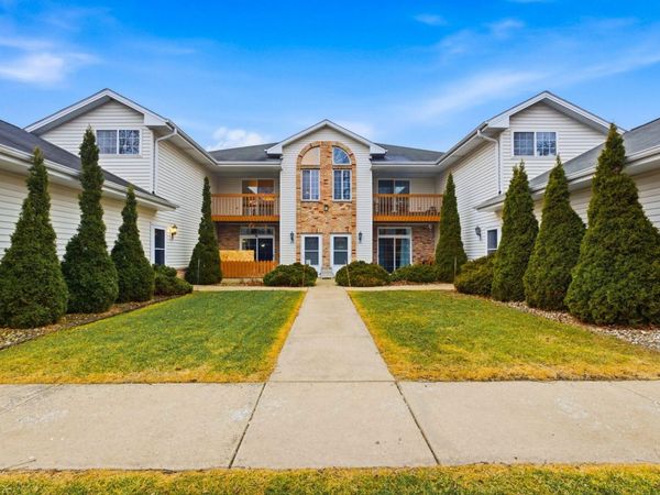 6248 S Creekside Dr, Unit 16, Cudahy, WI 53110