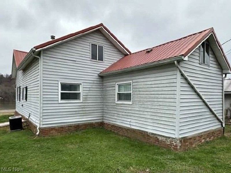 453 S Front Avenue, Middleport, OH 45760 Photo 2