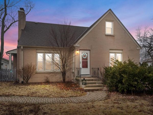 8927 N Navajo ROAD, Milwaukee, WI 53217