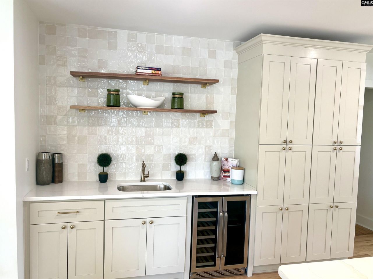 815 Rickenbaker Road Photo 13