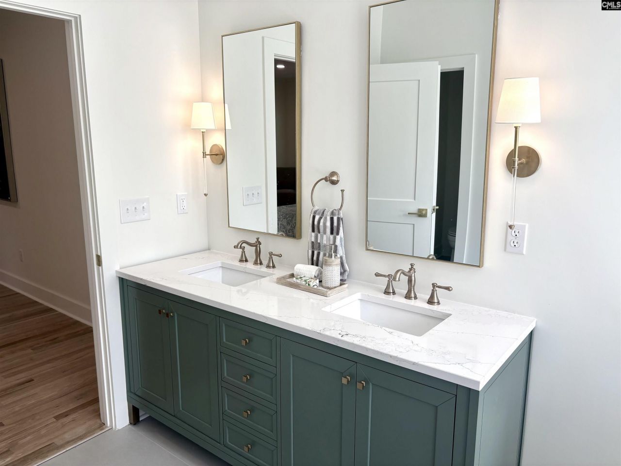 815 Rickenbaker Road Photo 21