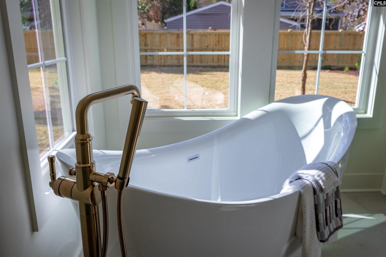 815 Rickenbaker Road Photo 24