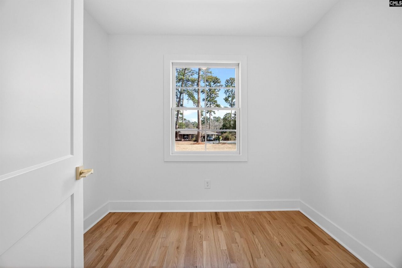 815 Rickenbaker Road Photo 27