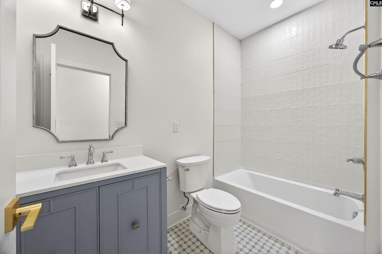 815 Rickenbaker Road Photo 29