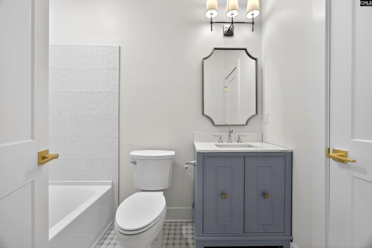 815 Rickenbaker Road Photo 32