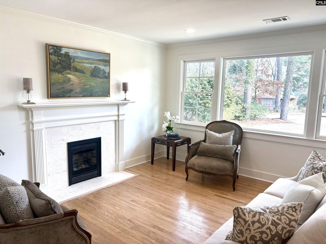 815 Rickenbaker Road Photo 4