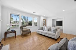 815 Rickenbaker Road photo 4