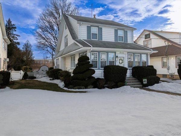 16 Denton Court, Rockville Centre, NY 11570