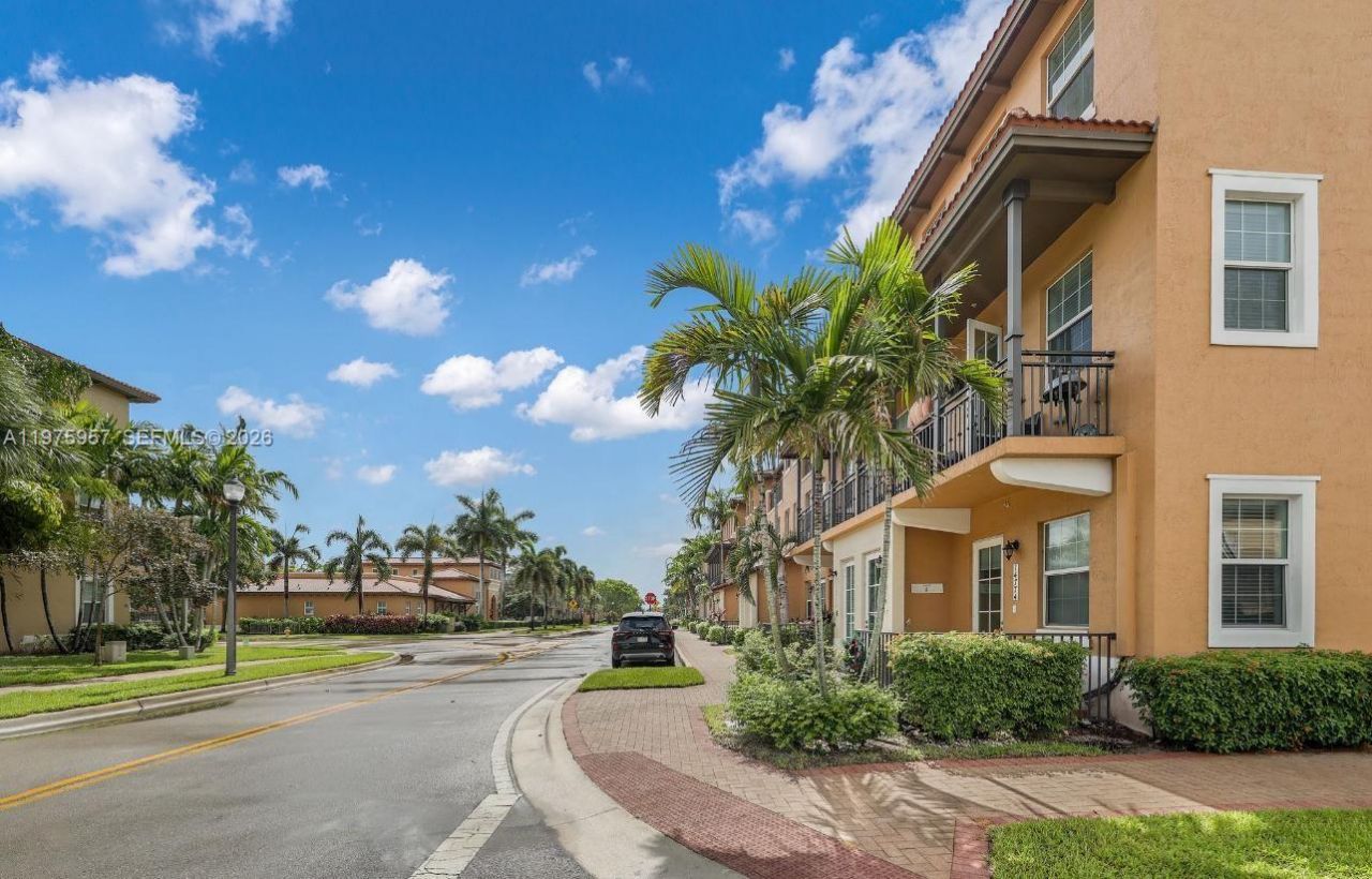 14776 SW 10th St, Unit 10501, Pembroke Pines, FL 33027 Photo