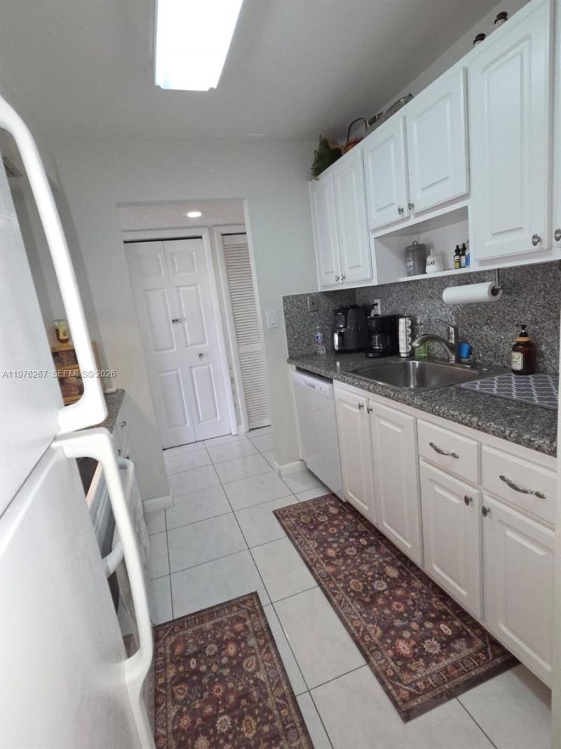 220 Lakeview Dr , Unit 312, Weston, FL 33326 Photo