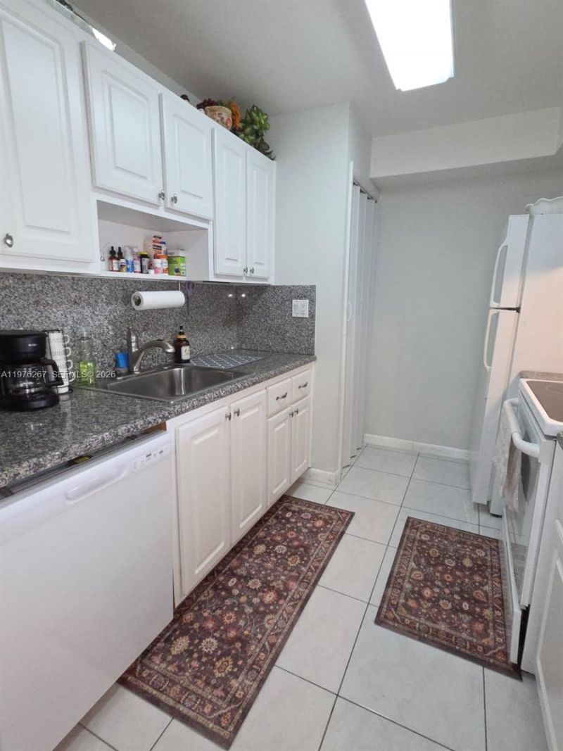 220 Lakeview Dr , Unit 312, Weston, FL 33326 Photo