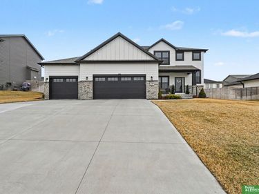 11004 Hardwood Drive , Papillion, NE 68046