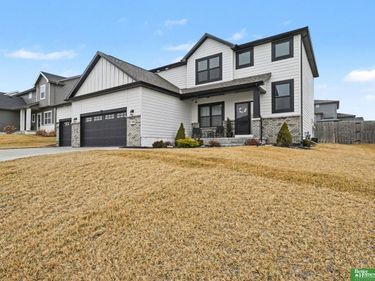 11004 Hardwood Drive, Papillion, NE 68046