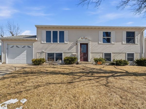 159 Crestridge Drive NW, Cedar Rapids, IA 52405