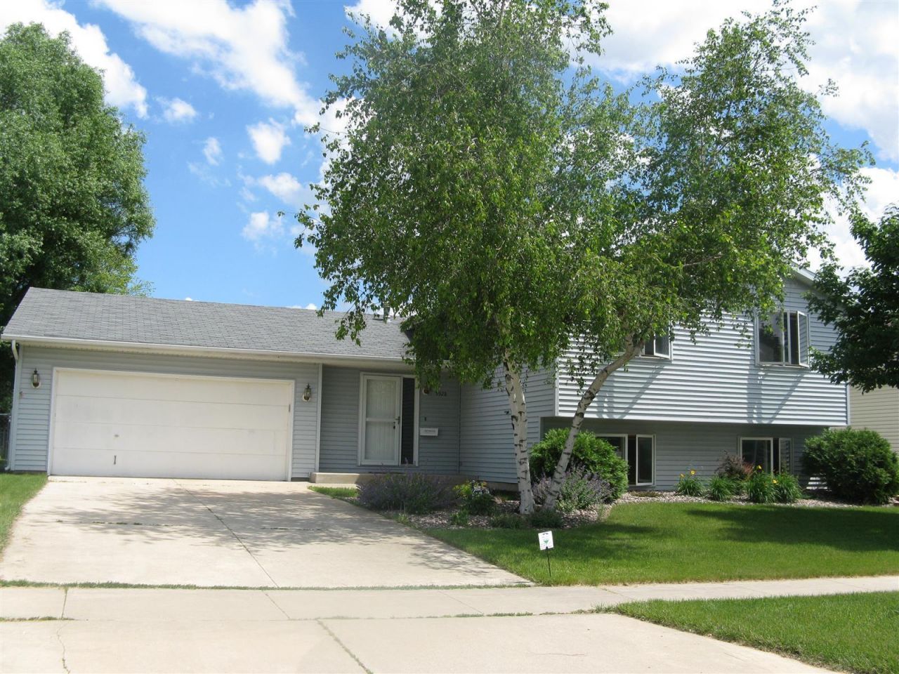 5928 44th Avenue Nw, Rochester, MN 55901 Main Photo