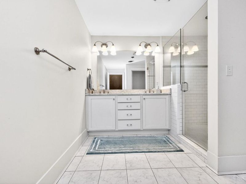 417 Vine Street, Unit 201, Cincinnati, OH 45202 Photo 22