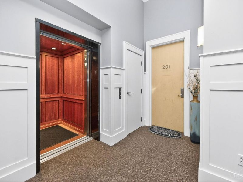 417 Vine Street, Unit 201, Cincinnati, OH 45202 Photo 3