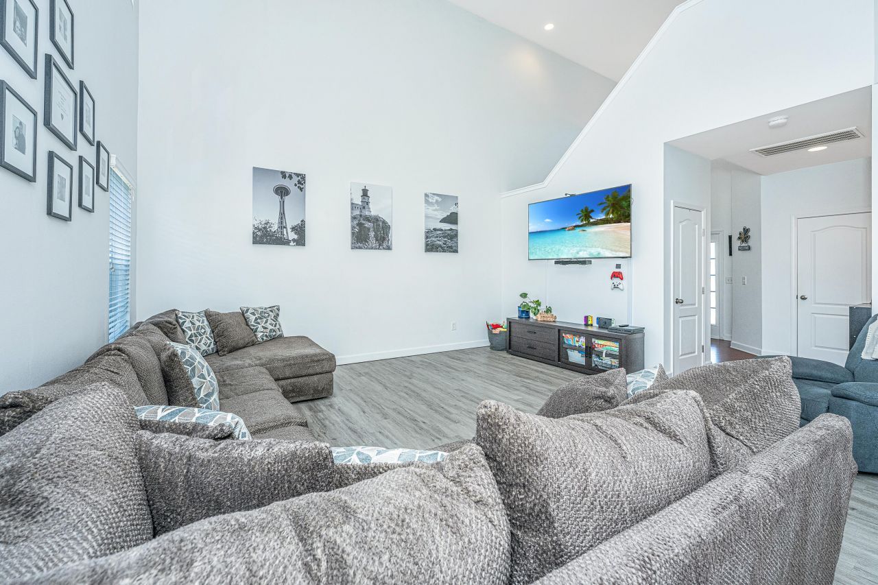 3033 Adventure Way Photo 7