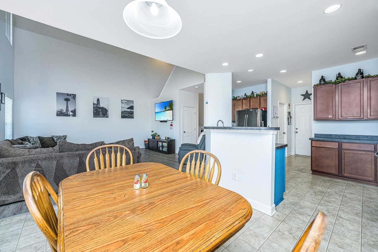 3033 Adventure Way Photo 9