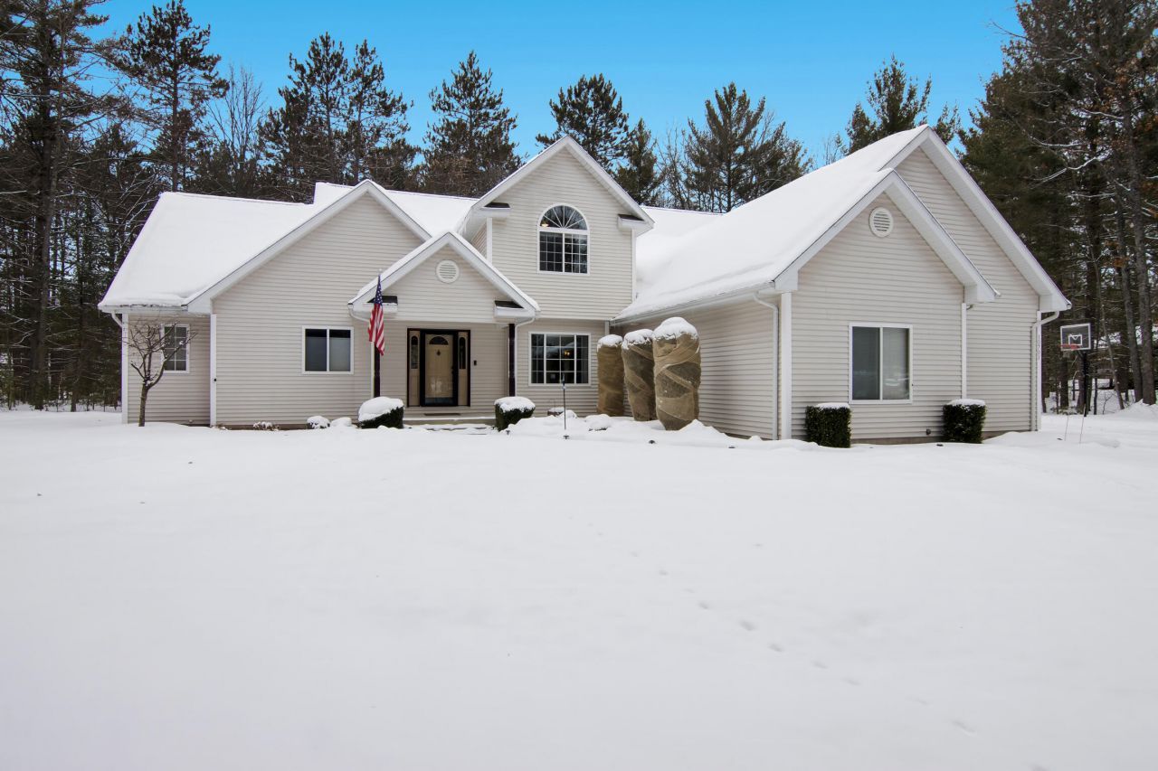 10701 Eastridge Court, Roscommon, MI 48653 Main Photo