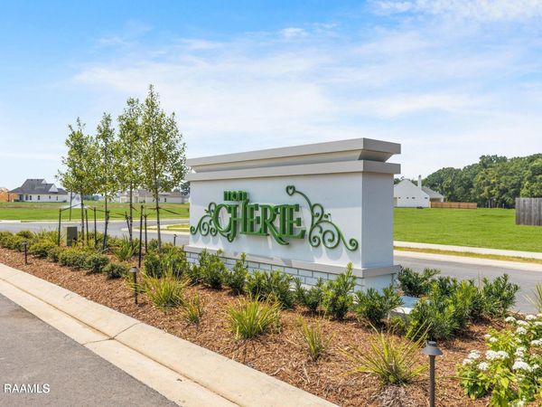 306 Queenstown Avenue , Youngsville, LA 70592