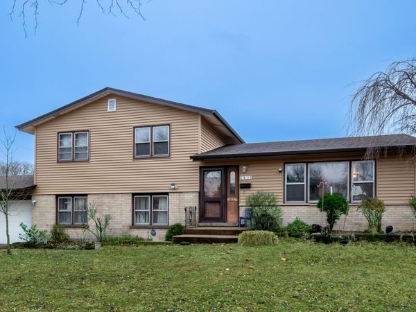 1411 S Robert Drive , Mount Prospect, IL 60056