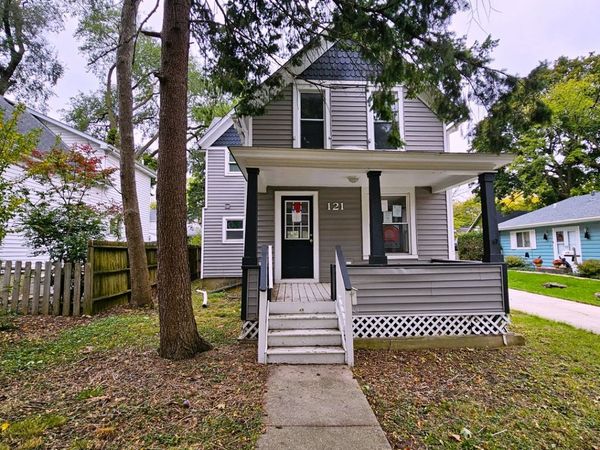 121 4th Street , Libertyville, IL 60048