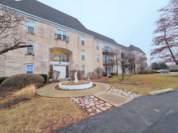 5001 Carriageway Drive, Unit 116, Rolling Meadows, IL 60008