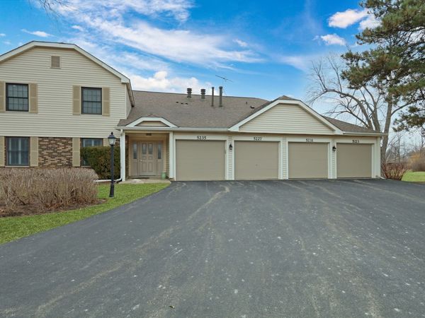 5231 Rockpointe Court , Unit 5231, Gurnee, IL 60031