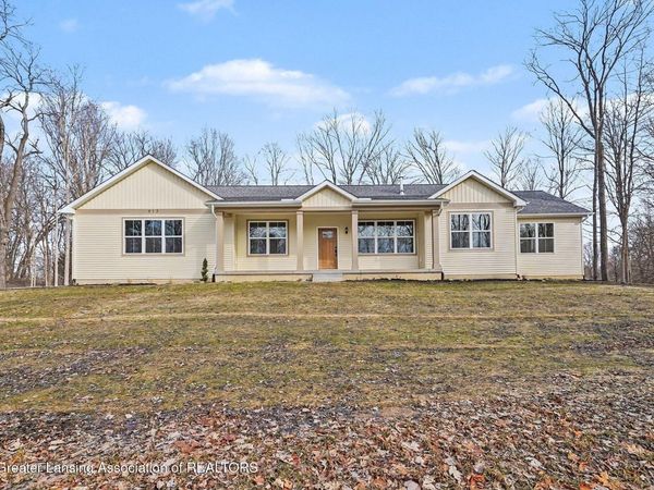 917 Chickasaw Drive, Mason, MI 48854