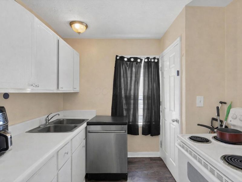 2422 Joyce Avenue, Columbus, OH 43211 Photo 4