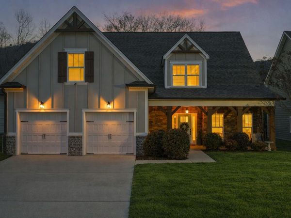 595 Deer Valley Dr , Hixson, TN 37343