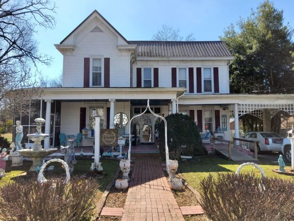 213 Pulaski St , Lawrenceburg, TN 38464