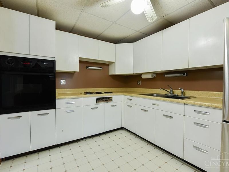 16 Japonica Drive, Greenhills, OH 45218 Photo 11