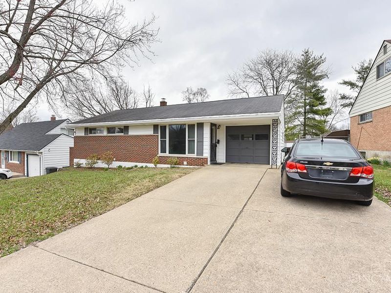 16 Japonica Drive, Greenhills, OH 45218 Photo 3