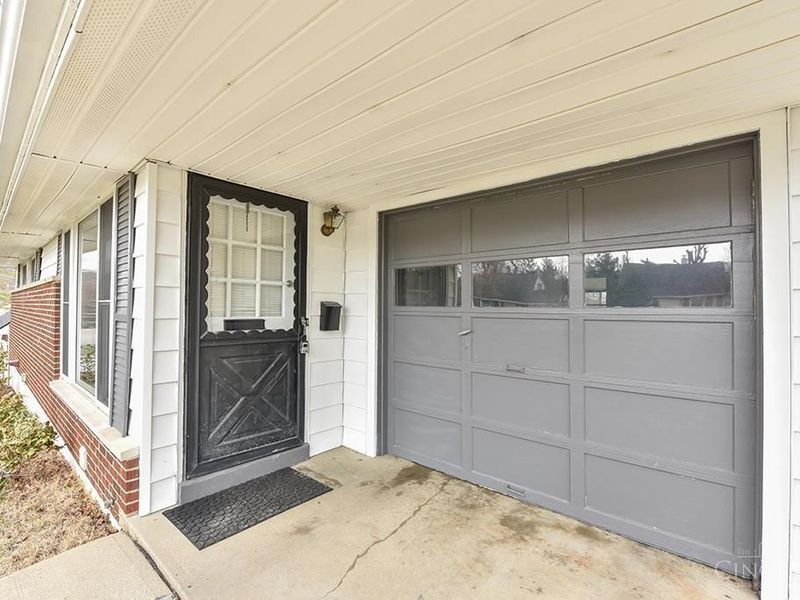 16 Japonica Drive, Greenhills, OH 45218 Photo 4