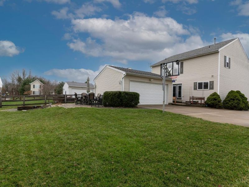 1470 Stableview Circle, Hamilton Twp, OH 45039 Photo 2