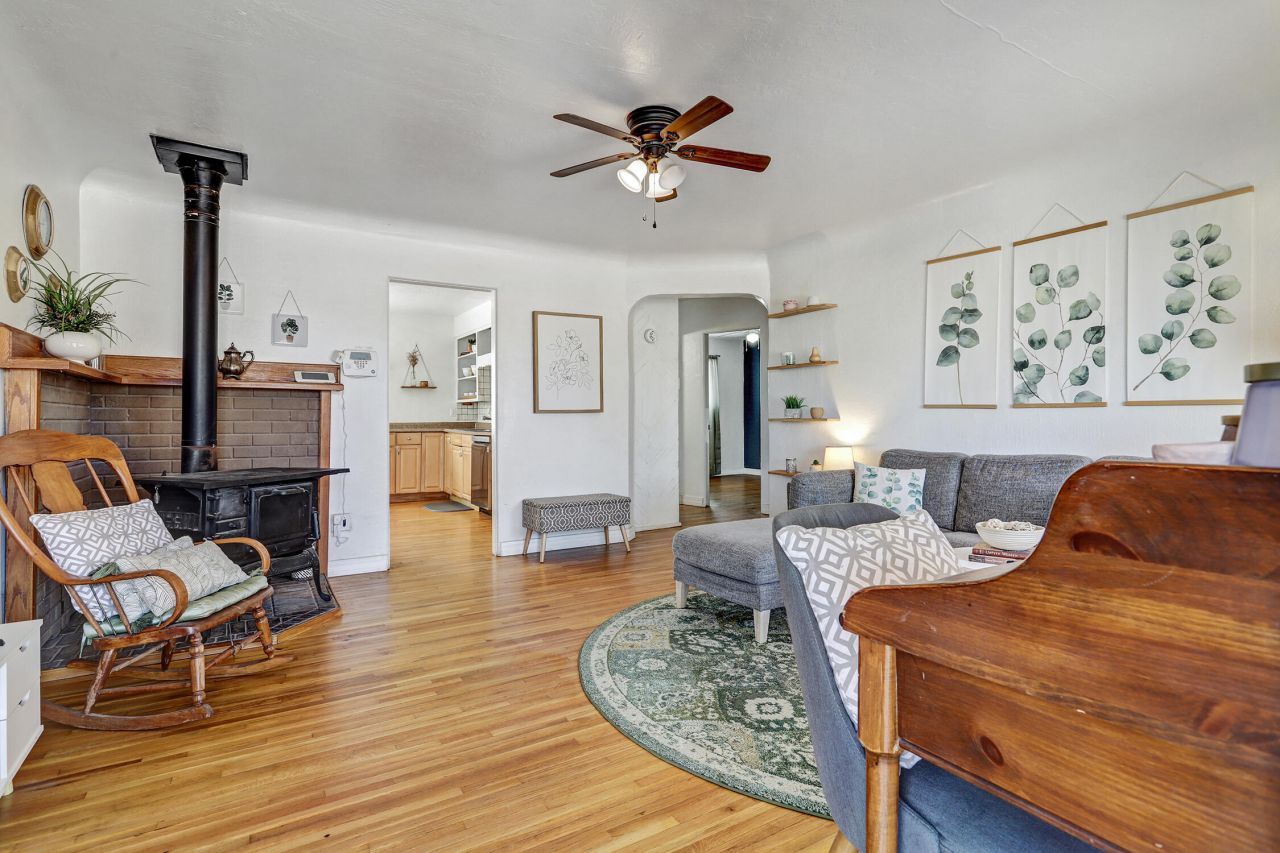 936 Palomas Drive Se, Albuquerque, NM 87108 Main Photo