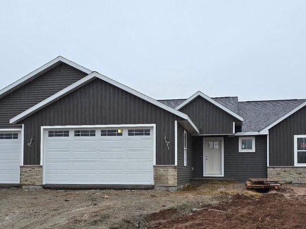 1765 LOYAL DRIVE, Neenah, WI 54956