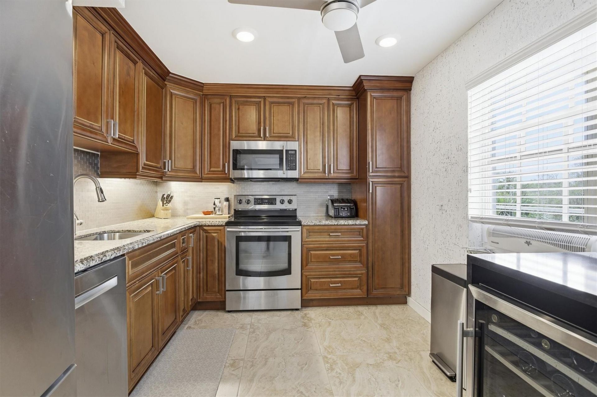 3850 Oaks Clubhouse Drive, Unit 408, Pompano Beach, FL 33069 Photo