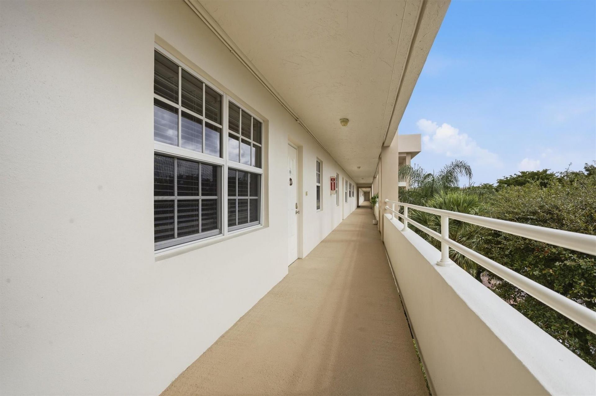 3850 Oaks Clubhouse Drive, Unit 408, Pompano Beach, FL 33069 Photo
