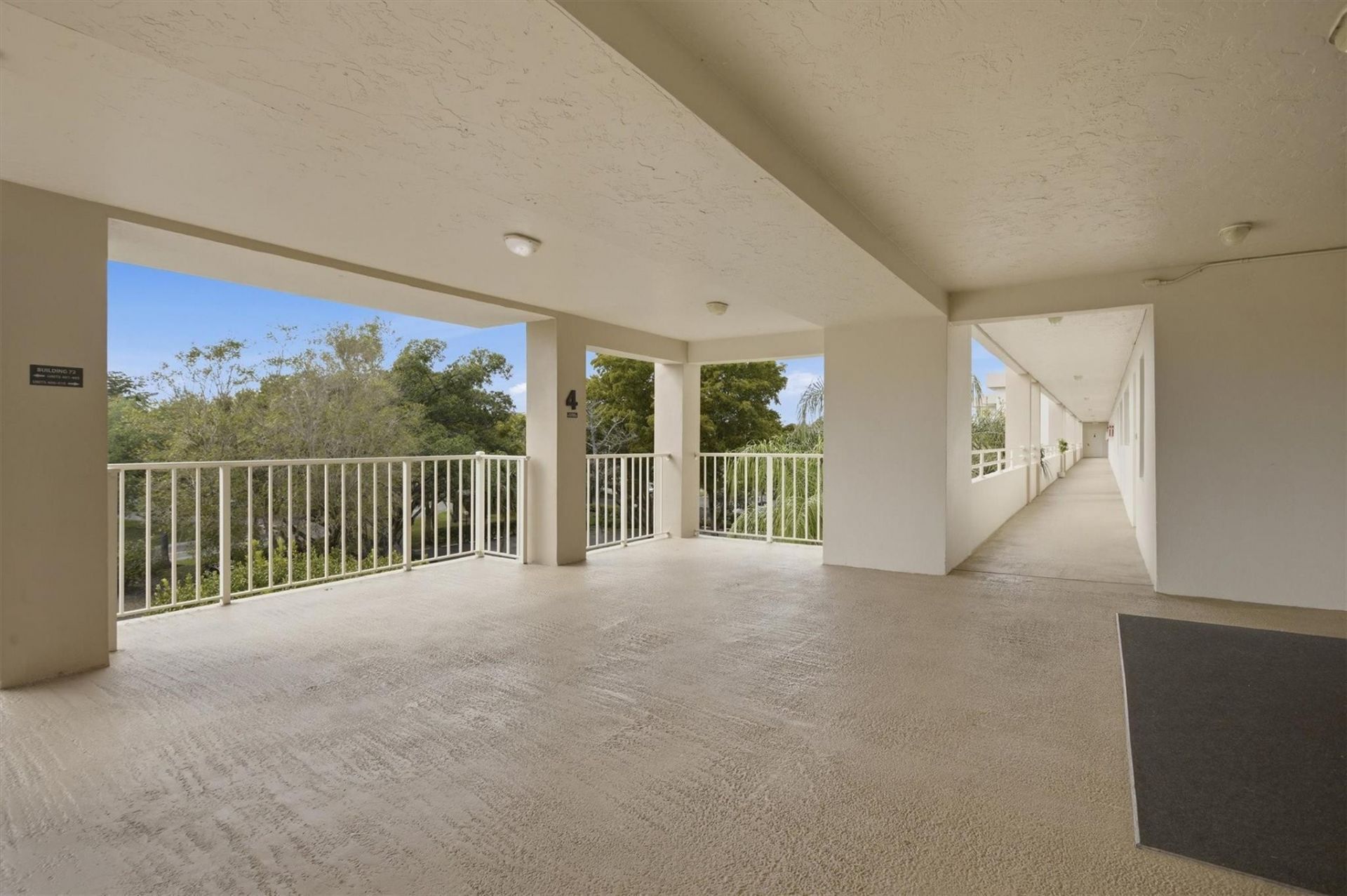 3850 Oaks Clubhouse Drive, Unit 408, Pompano Beach, FL 33069 Photo