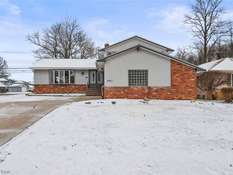 5953 Ashcroft Drive, Mayfield Heights, OH 44124 Photo 1