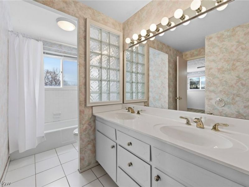 5953 Ashcroft Drive, Mayfield Heights, OH 44124 Photo 20