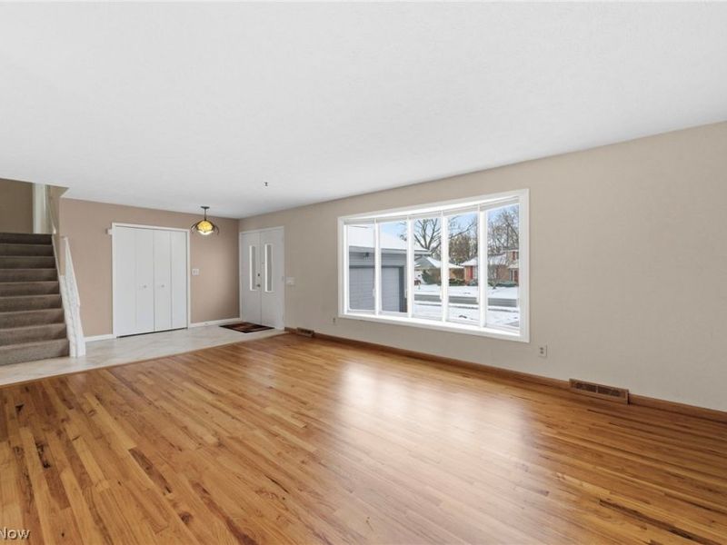 5953 Ashcroft Drive, Mayfield Heights, OH 44124 Photo 3